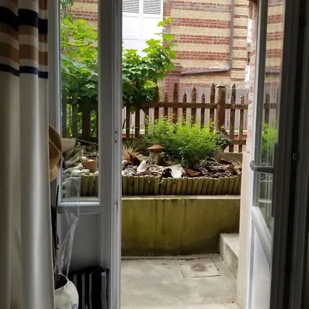Charmante Dans Atypique *